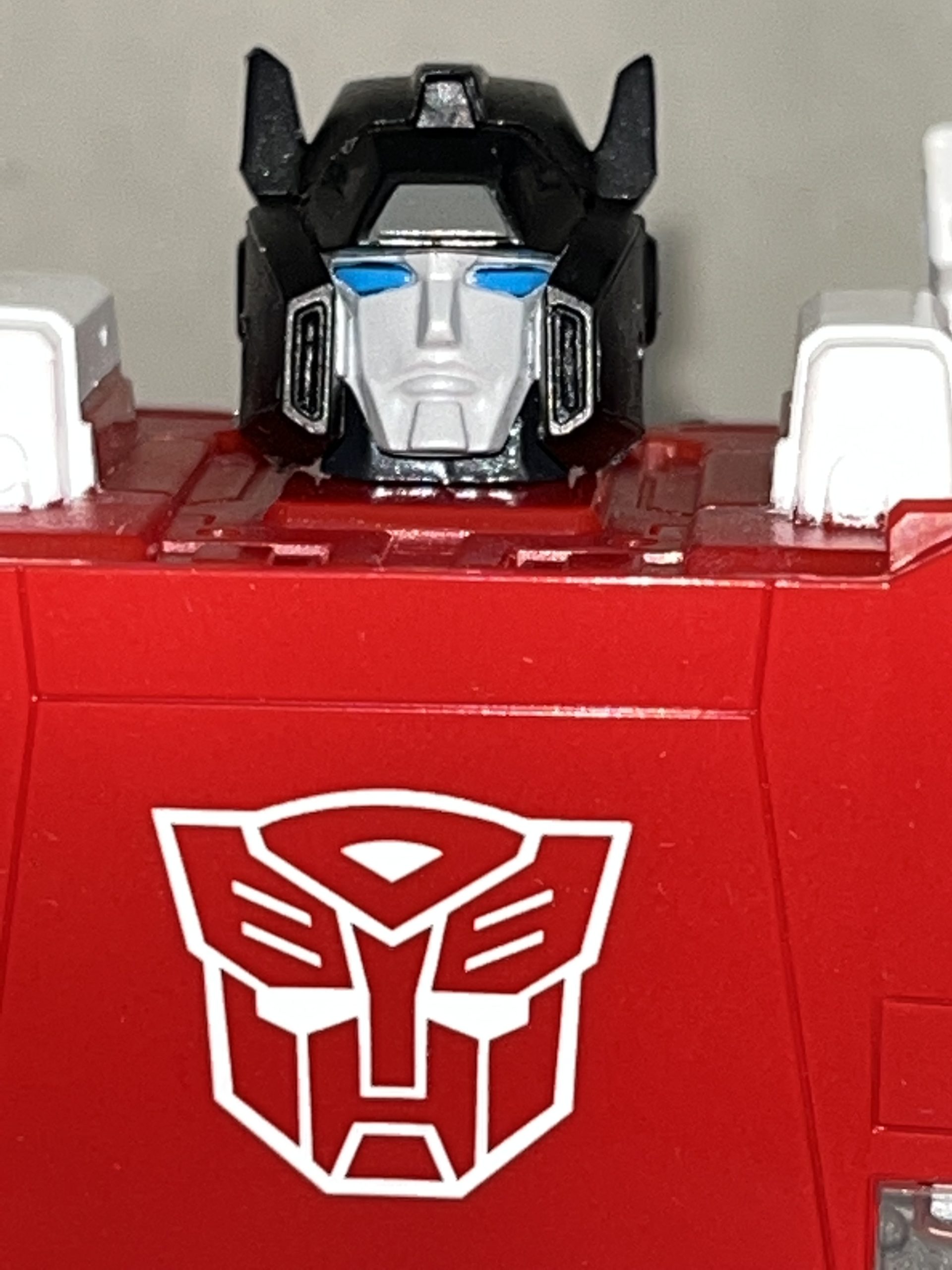 MP-12+ – Lambor (a.k.a. Sideswipe)